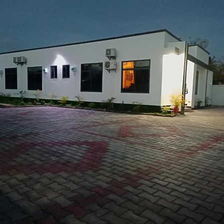 Chibuba Airport Accommodation Darüsselam Dış mekan fotoğraf