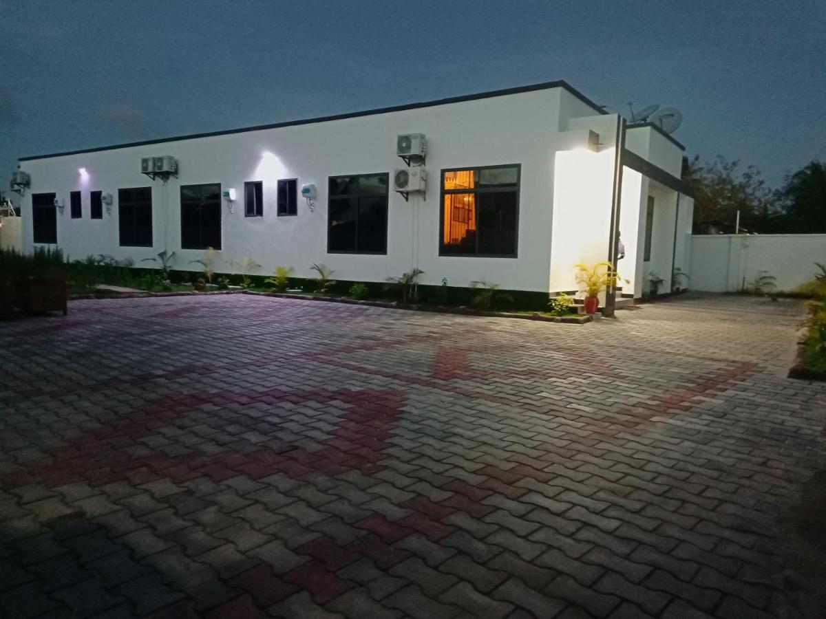 Chibuba Airport Accommodation Darüsselam Dış mekan fotoğraf