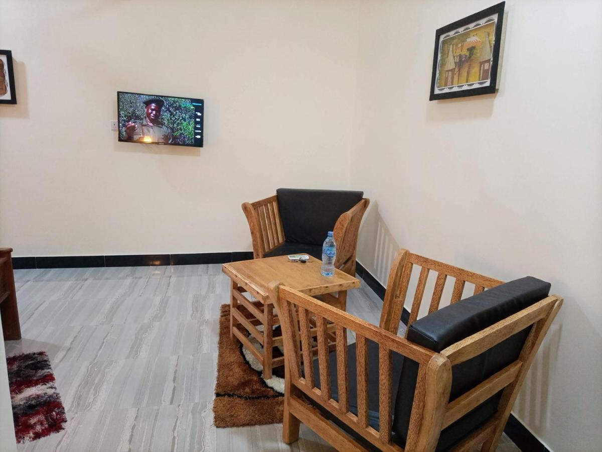 Chibuba Airport Accommodation Darüsselam Dış mekan fotoğraf