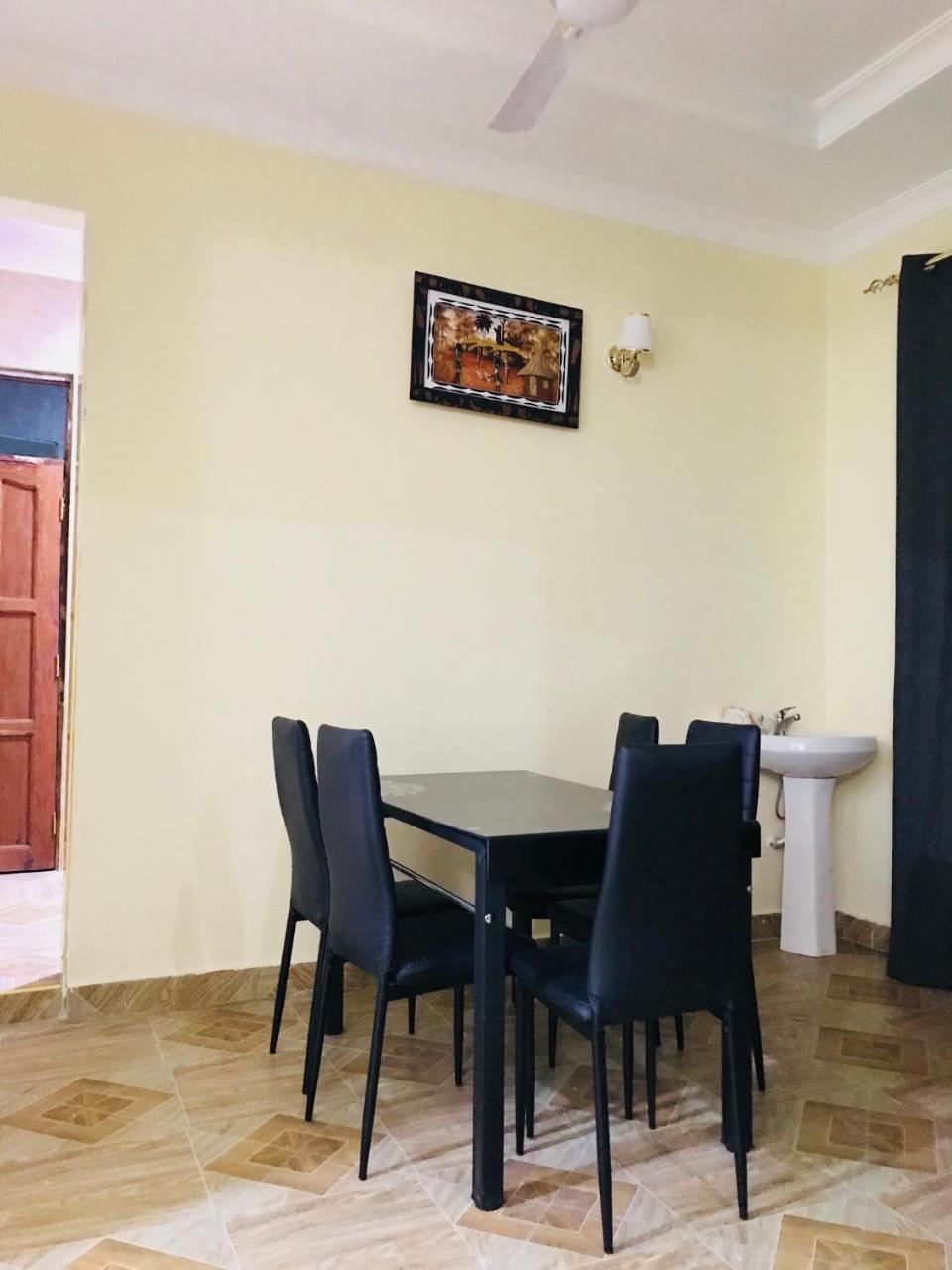 Chibuba Airport Accommodation Darüsselam Dış mekan fotoğraf